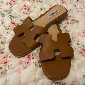 STEVE MADDEN Hayden ‘H’ Slides Cognac 8.0 M Women’s Flats EUC *Like New*